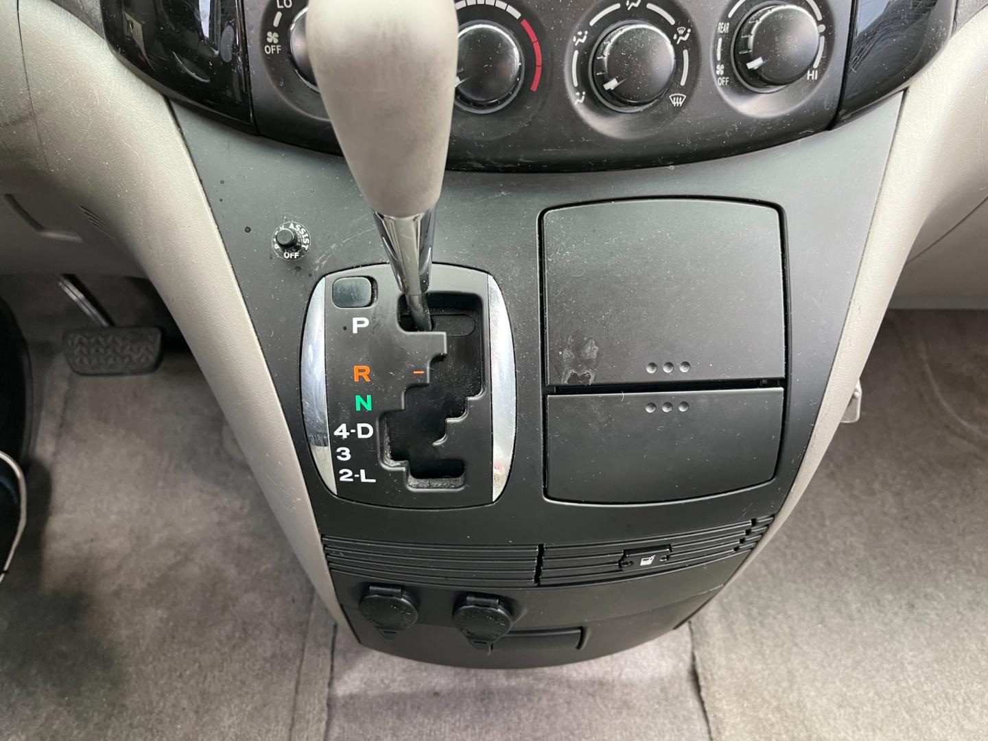 2005 SILVER /gray Toyota Sienna LE - 7 Passenger Seating (5TDZA23C75S) with an 3.3L V6 DOHC 24V engine, 5-Speed Automatic Overdrive transmission, located at 14700 Tomball Parkway 249, Houston, TX, 77086, (281) 444-2200, 29.928619, -95.504074 - Photo#15